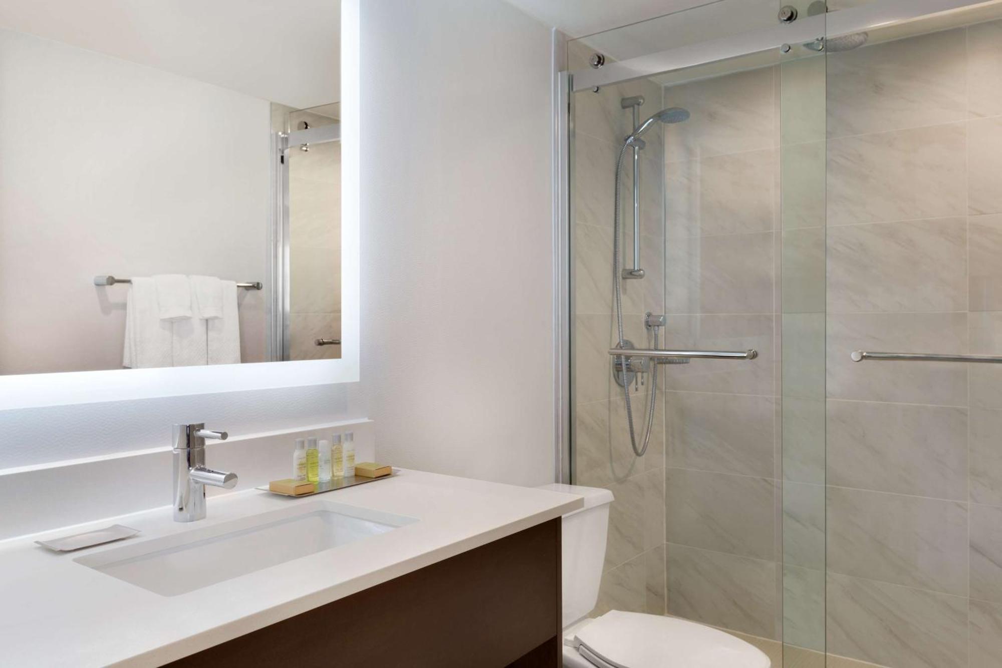 Doubletree By Hilton Hotel Toronto Airport West Mississauga Dış mekan fotoğraf
